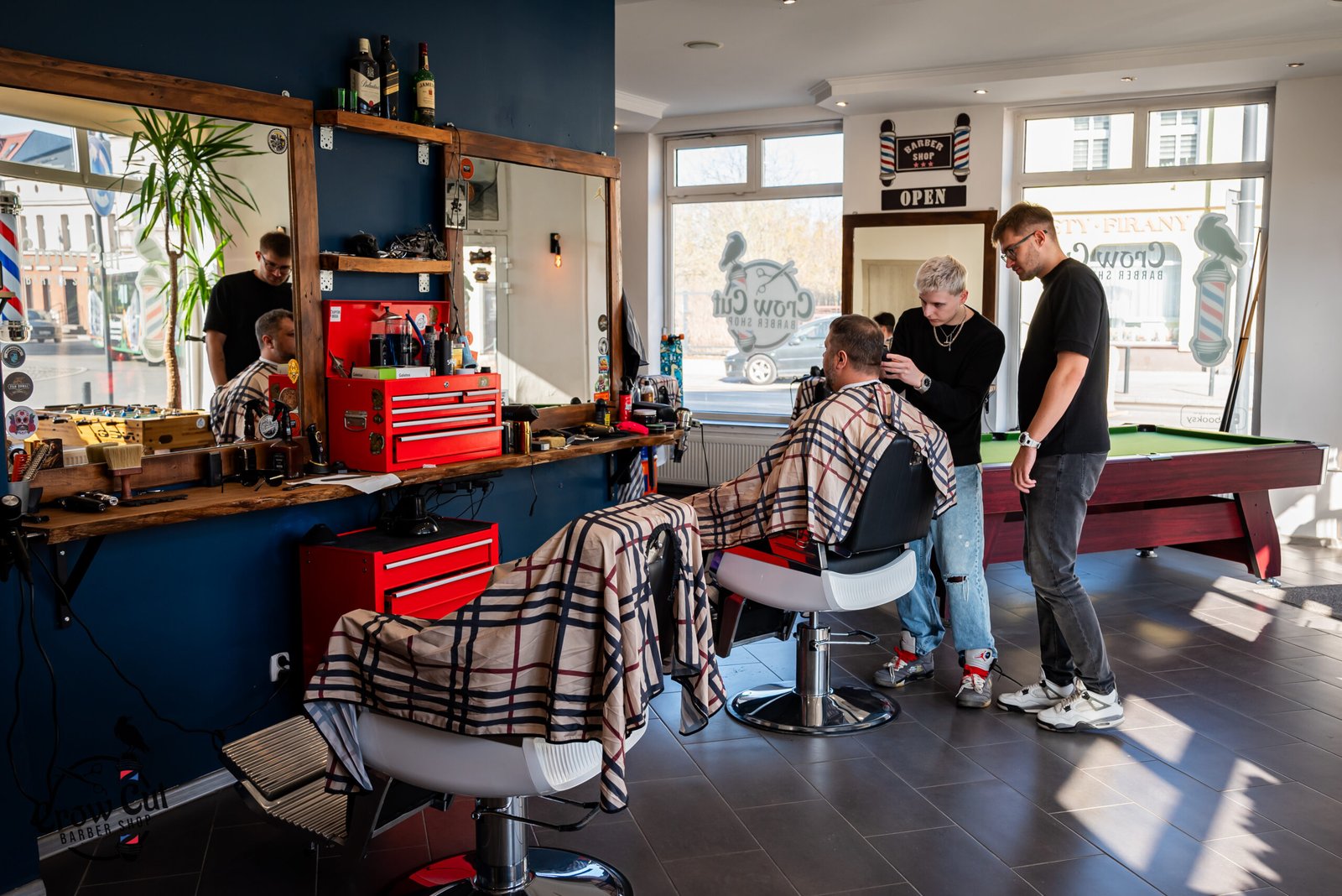 Crow Cut Barber Shop wnętrze salonu